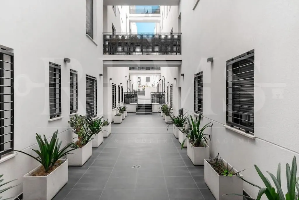 Comfortable Apartment In The Center By Rems Malaga