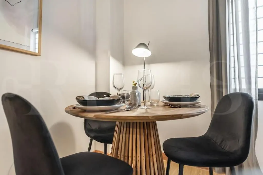 Comfortable Apartment In The Center By Rems Malaga